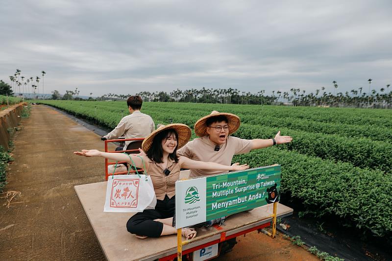 圖說:搶攻穆斯林觀光財，參山國家風景區管理處邀請印尼超高人氣百萬網紅Ken ＆ Grat夫妻檔到.