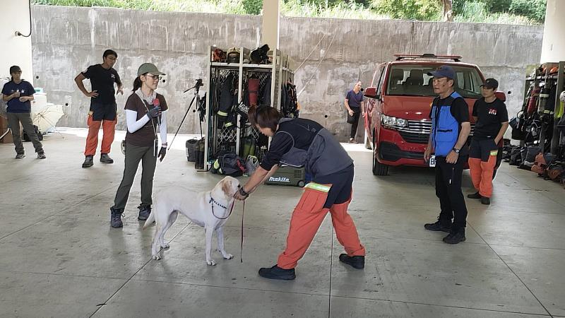 消防局李清安局長表示非常感謝本次能與日本犬隻綜合教育社會化推進機構簽定搜救犬馴養技術交流互助協定