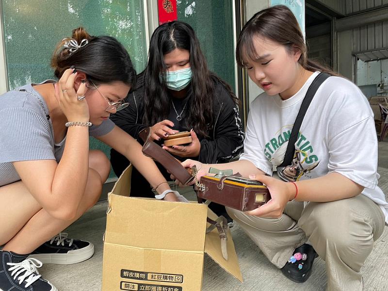 圖說四:挑選展品也是另類斷捨離