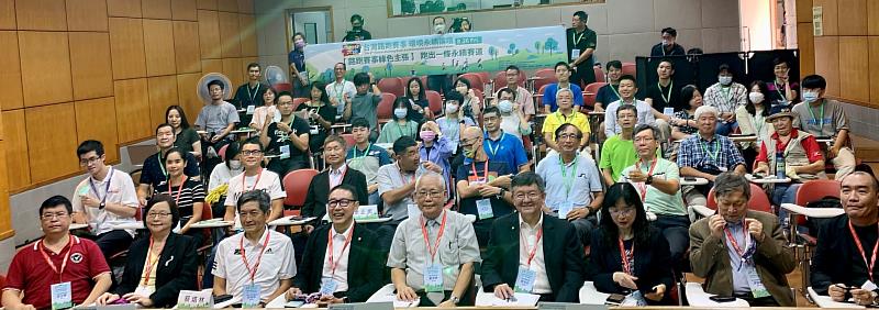 去年第一屆論壇於台北舉辦，論壇成員大合照。