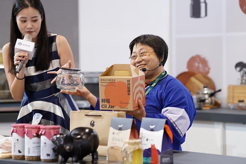 台灣美食展客家館以「【品‧味緒】HAKKA MIXI」為題，邀請大家到客家館吃小炒、喝貓裏紅茶、買客家漬物等