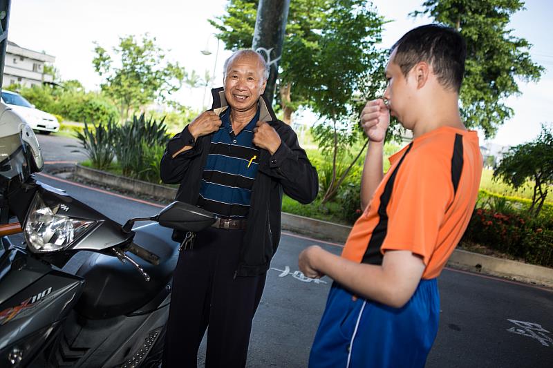 圖二：每周一次約20分鐘的父子團聚時間，是榮貴爸爸最珍惜和孩子相處的時光。