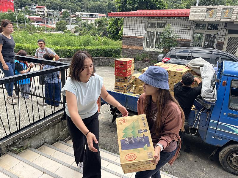 暴雨重創仁愛鄉 中興USR直送物資入部落