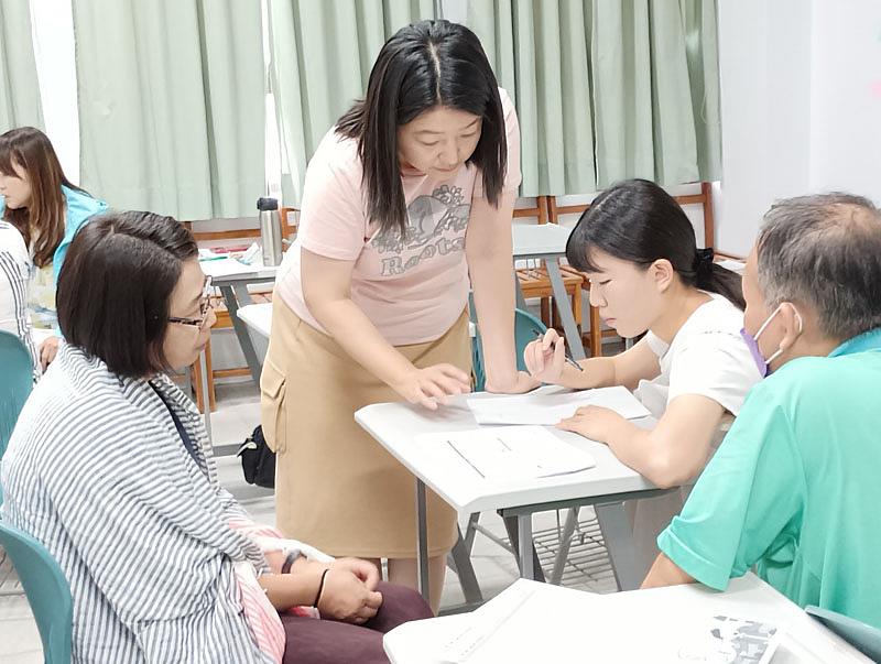 喬愛淳老師與大葉大學華語師培班學員熱情互動