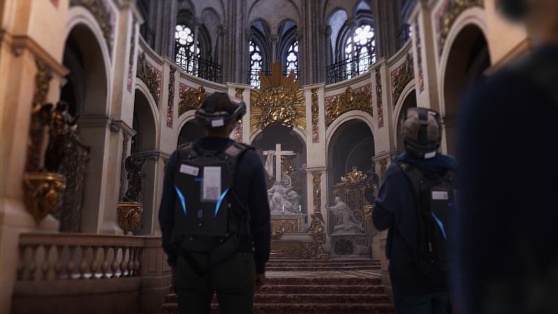 法國展出《永恆聖母院》VR體驗中，擬真高解析度的模擬情境，帶領觀眾沉浸巴黎聖母院壯麗場景。 圖/ HTC、VIVE Arts、 Orange、Excurio