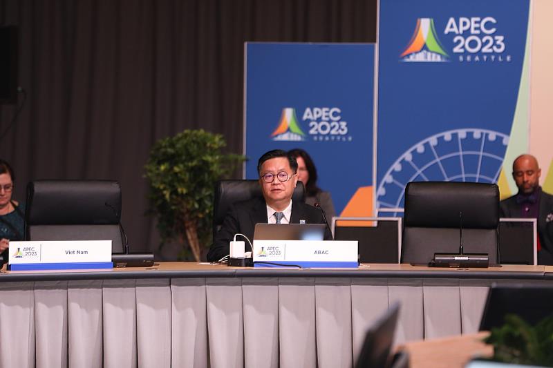 我國ABAC代表廣達電腦張嘉淵技術長，代表ABAC於APEC衛生與經濟高階會議向衛生部長呈遞《ABAC致APEC衛生部長信函》。（圖∕APEC官網）