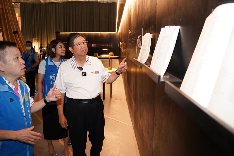 新竹縣長楊文科參觀新竹縣展區