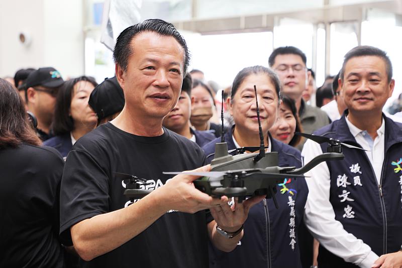2023無人機日在嘉義!翁章梁攜手產學簽訂培育人才合作備忘錄