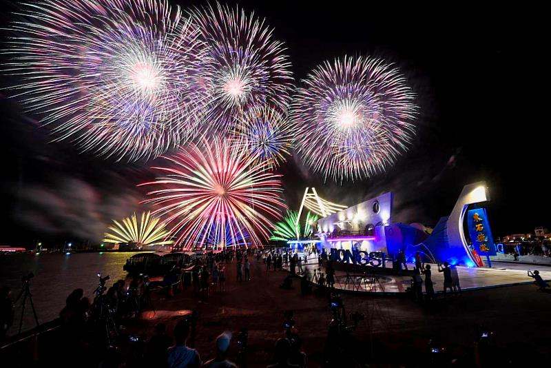 東石海之夏閉幕煙火驚艷登場煙火規格比照國慶等級-1