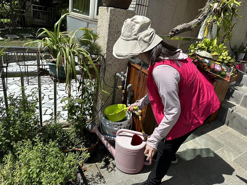 巡檢積水容器和孑孓調查。