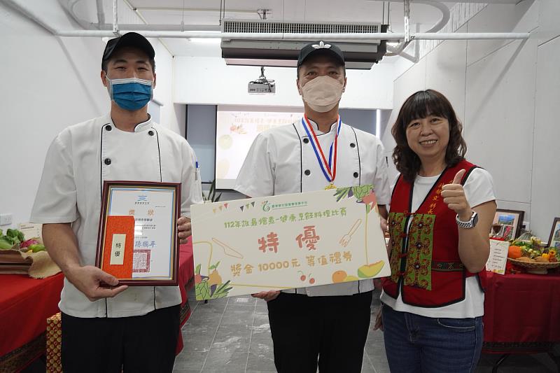 推廣在地 食分健康！東衛生局「誰最燴煮-健康烹飪料理比賽」成績出爐 禾風新棧奪特優獎