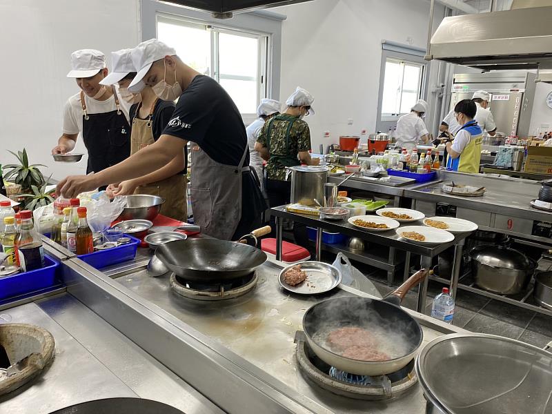 推廣在地 食分健康！東衛生局「誰最燴煮-健康烹飪料理比賽」成績出爐 禾風新棧奪特優獎