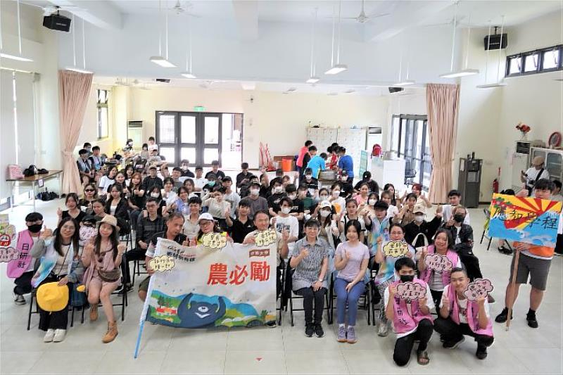 中華大學應日系與應智學程組成的洄游農村團隊「農必勵」，協助茄苳社區舉辦夏日祭活動圓滿成功。