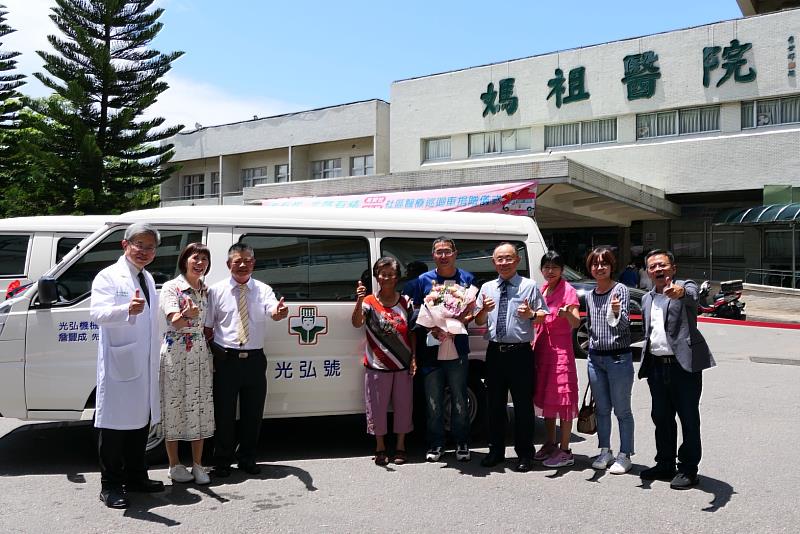 光弘機械公司捐贈兩輛社區醫療巡迴車造福鄉里.