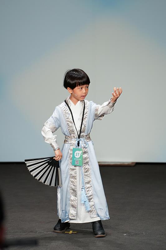 青苗組選手藍士軒僅僅5歲，是本次入選決賽年紀最小的選手。架勢十足，彷彿是個天生的演員