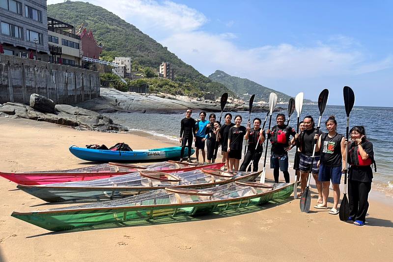 獨木舟由海大學生學習並帶領馬祖在地學子共同打造