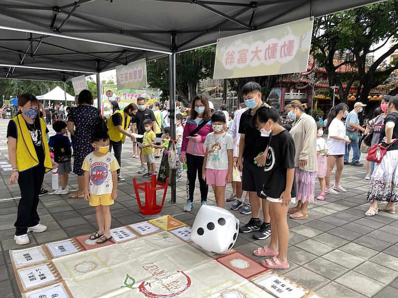 現場還有有趣的闖關遊戲、老饕最愛的美食市集，豐富的周邊活動等您來玩！