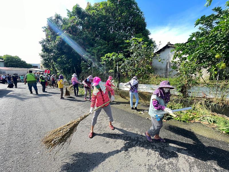 六腳灣南村里清潔大作戰 村民巧思打造角落公園