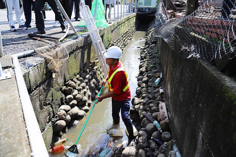 六腳灣南村里清潔大作戰 村民巧思打造角落公園