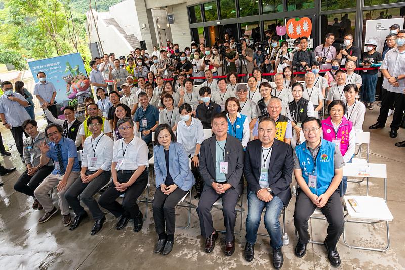 圖1_總統蔡英文與全場貴賓合影