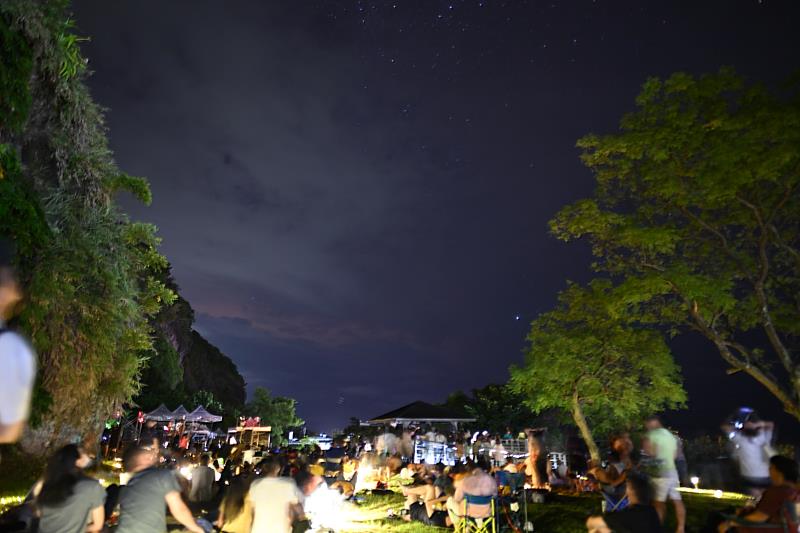 古典樂迷熱情朝聖 殿堂級弦樂點綴長濱燦爛星光 七夕情人節前夕與史前相遇台東最美星空 譜出浪漫夜曲