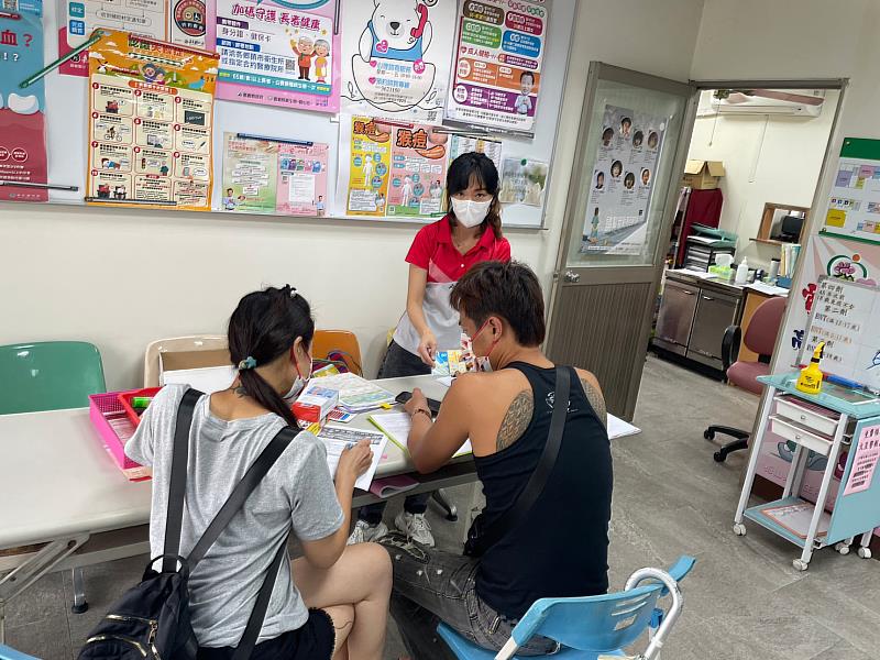 來嘉戒菸好禮獎不完 男子菸齡53年揪兒戒菸
