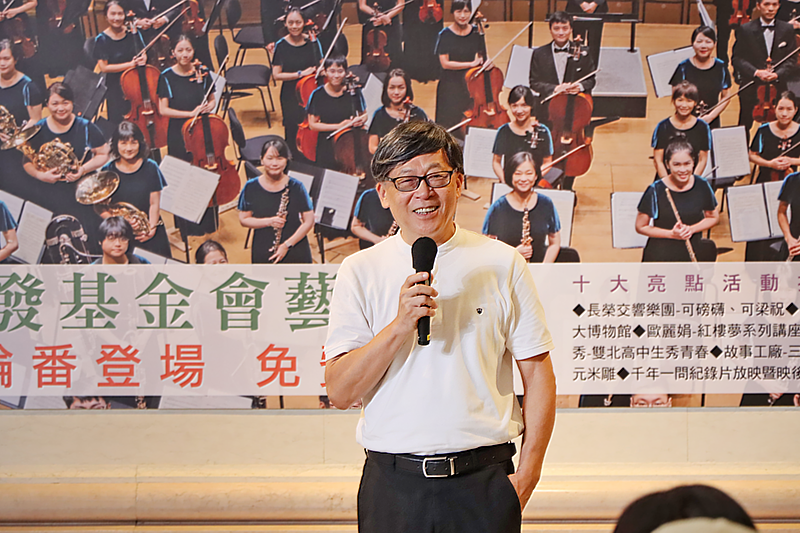前歷史博物館館長張譽騰受邀在「張榮發基金會藝術季」啟航儀式中致詞。