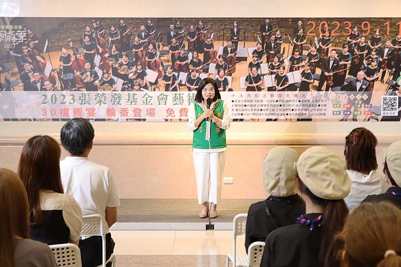 張榮發基金會執行長鍾德美致詞時表示，今年藝術季包含古今中外的藝術、動靜皆宜的藝術、有形無形的藝術三大主軸。