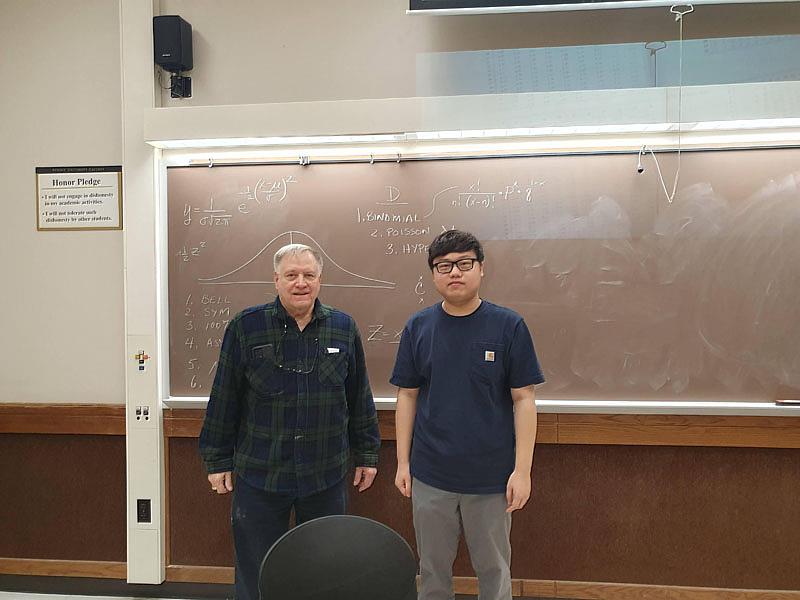 大葉大學資工系碩士生崔宇希(右)期許自己把握在美國留學的時間提升能力