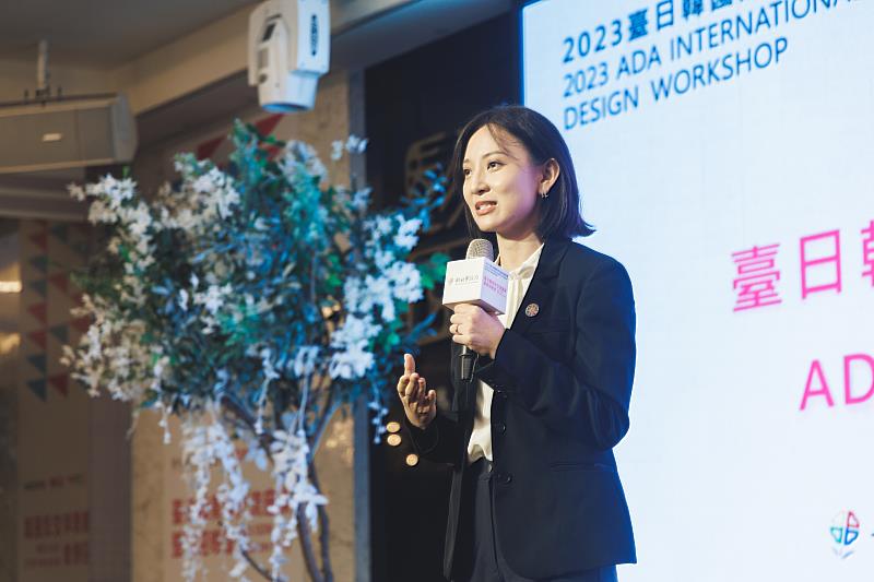 新北青年局長邱兆梅表示歡迎日韓青年突破國界與語言隔閡造訪新北，探索臺灣設計能量。