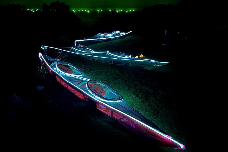 由海大馬祖校區學生與在地國中小學生一同製作的蒙皮舟也成為這次活動的裝置藝術