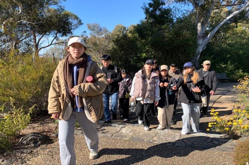 中華大學景觀系13名學生利用暑假赴澳洲實習，大開眼界，收穫豐富。