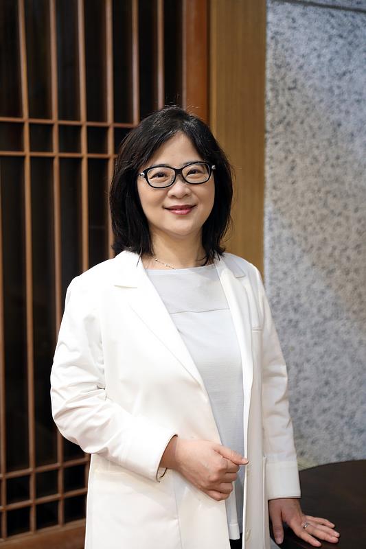 花蓮慈濟醫院風濕免疫科主任蘇桂英指出，病人到院血壓明顯偏低，一度休克失去意識，跨團隊合作，才讓病人及早正確治療。
