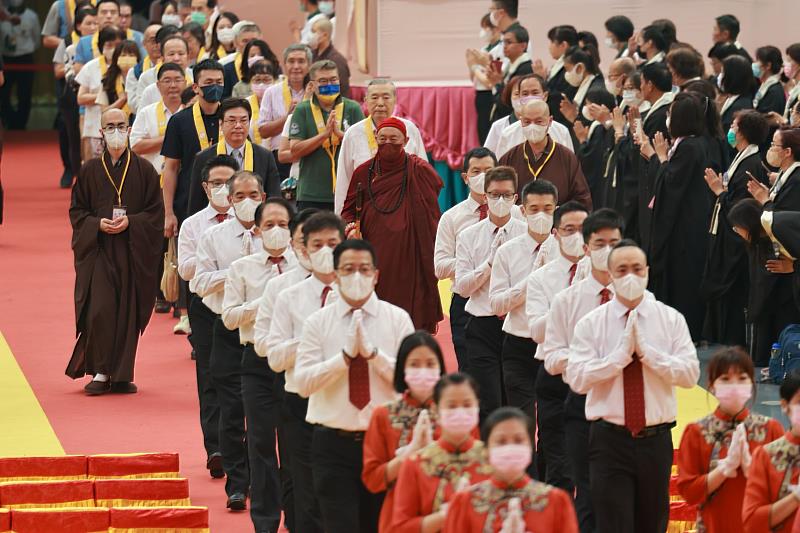 圖說4. 儀式嚴謹、僧俗一心的水陸法會，具有大的加持力跟救拔力。(圖片提供/靈鷲山佛教教團)