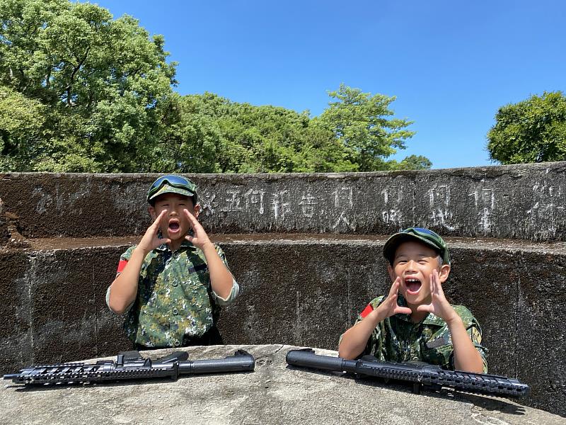 淡水古蹟博物館「古蹟小小兵」活動中分為三大主題，除了事先報名的體驗外，也有大小朋友都能免費參加的內容，完成後可兌換淡古的文創商品。