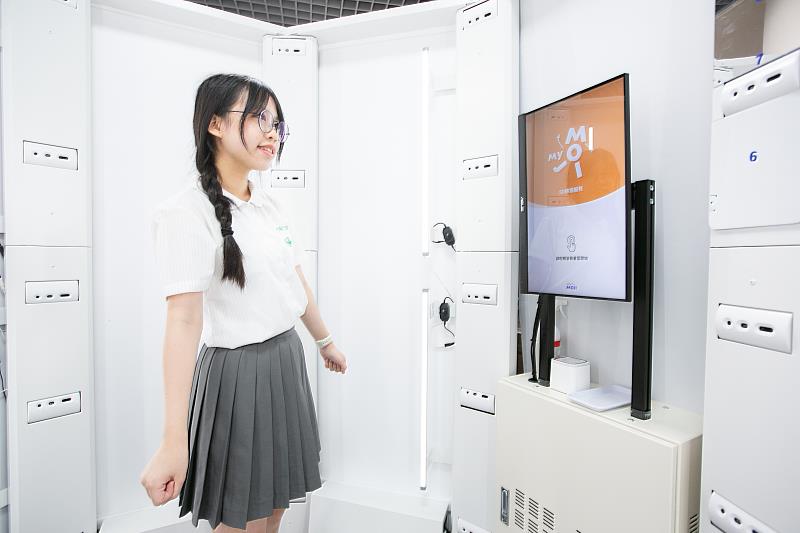 台灣大哥大MyMoji為永春高中新生打造專屬3D數位分身，未來學生可透過3D數位分身，於永春高中之「永春練功坊」VR虛擬空間，展示學習成果，建構數位學習歷程，強化數位學習體驗，為申請大學加分。