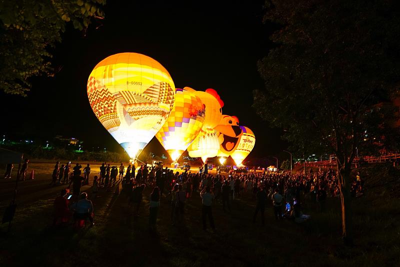 「青山碧水、燈火絢爛」 8/24熱氣球光雕音會照亮知本溫泉 全場遊客大呼過癮