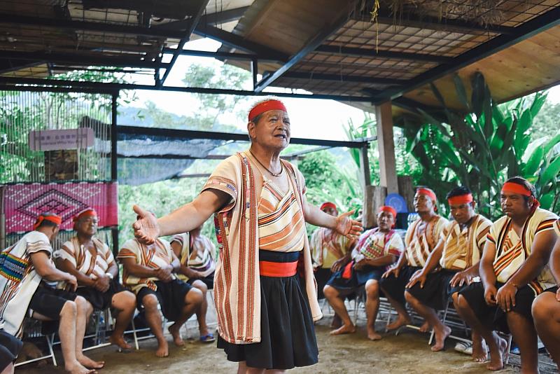 臺東崁頂部落的布農合音是第一個向國際發聲的臺灣原住民天籟，其演唱所生的泛音現象和頌缽、呼麥具有異曲同工之妙。（照片提供／自然醒慢活祭）