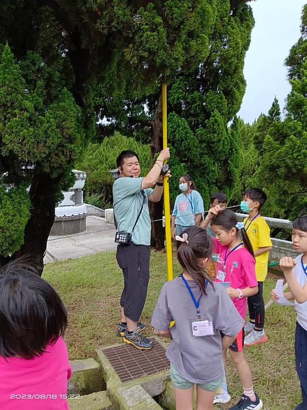 國立臺灣圖書館與南華大學攜手舉辦夏令營，教導學童如何計算樹木的固碳量，以瞭解植物對於地球生態平衡的重要作用。