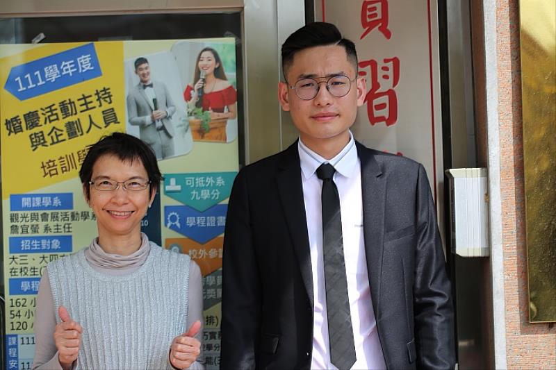 中華大學餐旅系助理教授裴蕾（左）認為，鄒維宸對人生很有想法與目標，並積極努力去實踐它，是很難得的特質。