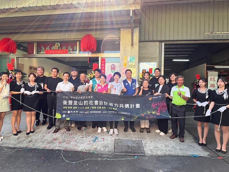圖說二:樹德科大師生團隊與各級民意代表合影