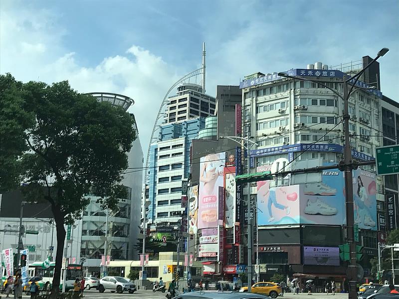 西門町因觀光復甦，房東今年盛行漲租條款。