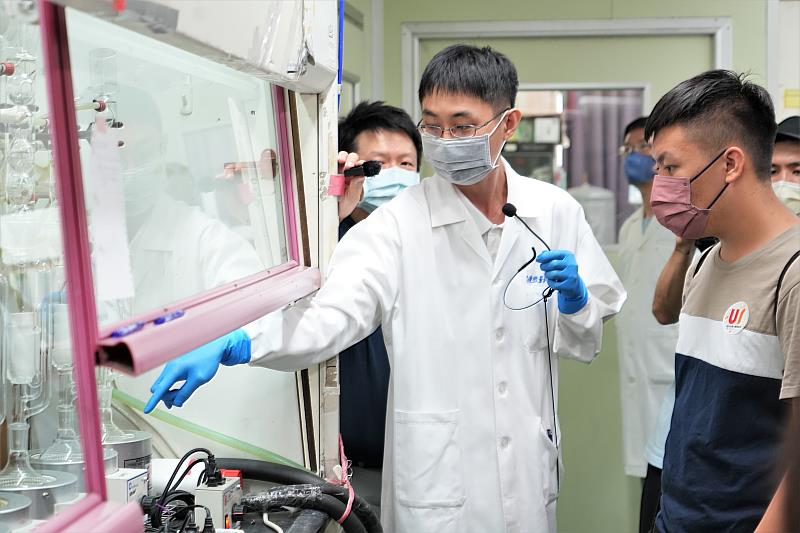 新鮮人參訪環境微量毒物中心實驗室