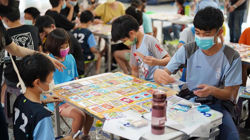 新竹縣將持續結合自行研發「健康攻略王益智遊戲教具」與中央輔導團合作開發健康促進議題教材