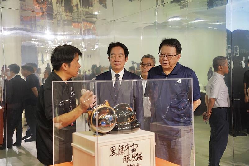 與作品合照 (2)_0