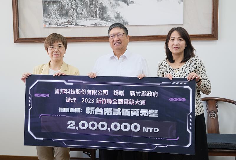 官網-智邦科企業永續辦公室協理呂雪英(左)代表捐贈200萬元