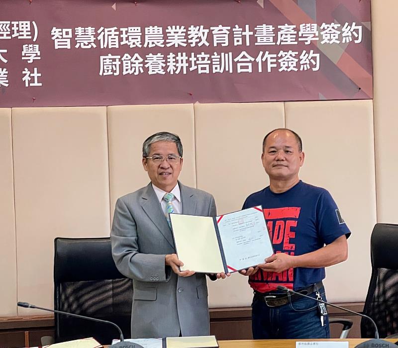 都市蚓農企業社創辦人李朝安（右）將協助聖約翰科大培訓廚餘循環養耕農法初階及進階志工，並舉辦成果展。