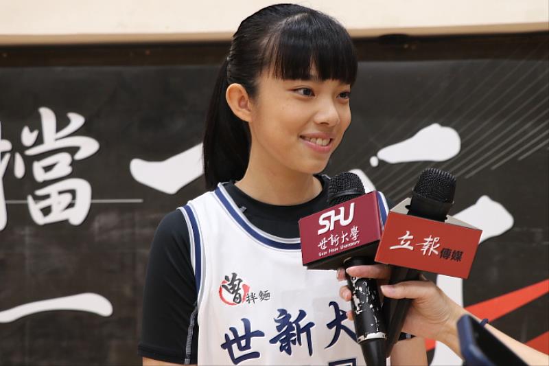 圖五：張育瑄過去是萬芳高中合球隊的一員，擁有不同經歷的她認為加入球隊後要加強自己，爭取更多上場機會。（世新大學提供）
