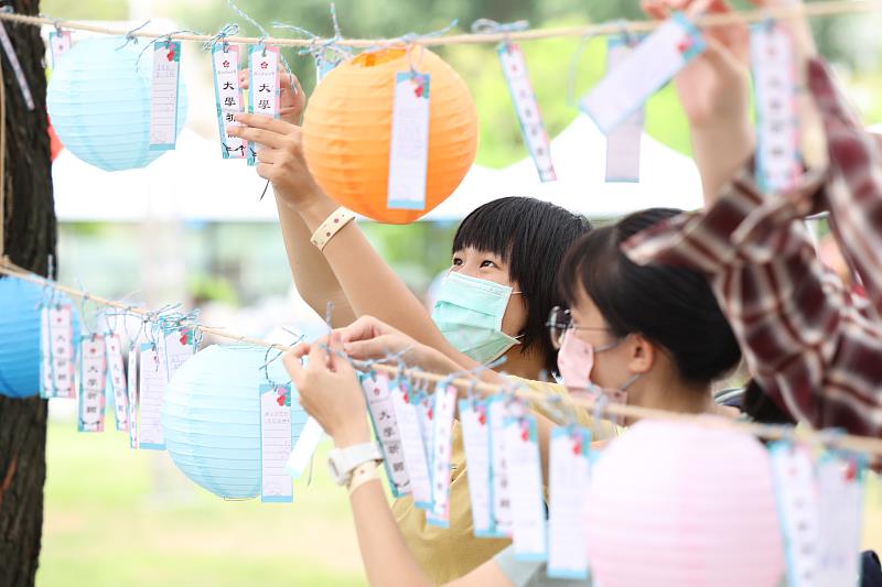 為迎接 116 級新生到來，成大校園舉辦多樣性活動，精彩活動 30 日下午、晚間在成大光復校區各地點接連展開