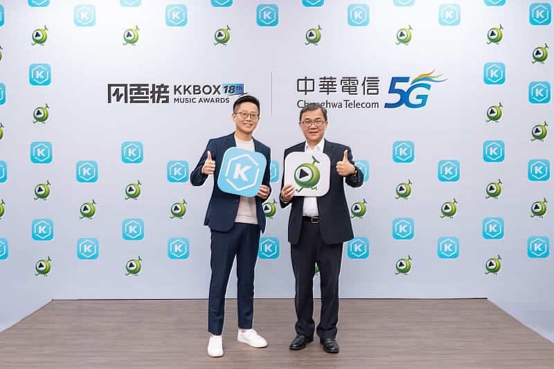 中華電信攜手KKBOX將於第18屆KKBOX風雲榜打造全台萬人演唱會首次5G x 生成式AI共演。圖右為中華電信總經理林昭陽，圖左為KKCompany Technologies 音樂串流業務群總經理葉展昀。